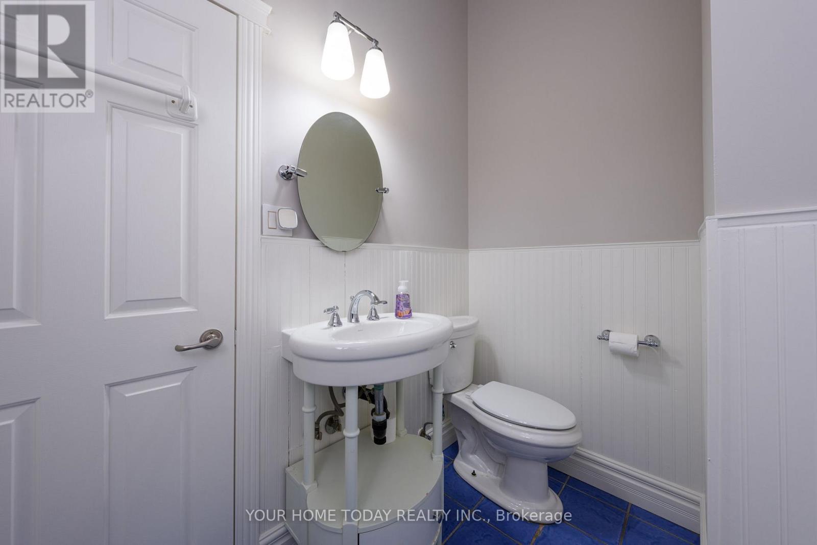 15 Queen Street, Halton Hills, Ontario  L7G 2E3 - Photo 34 - W12803504