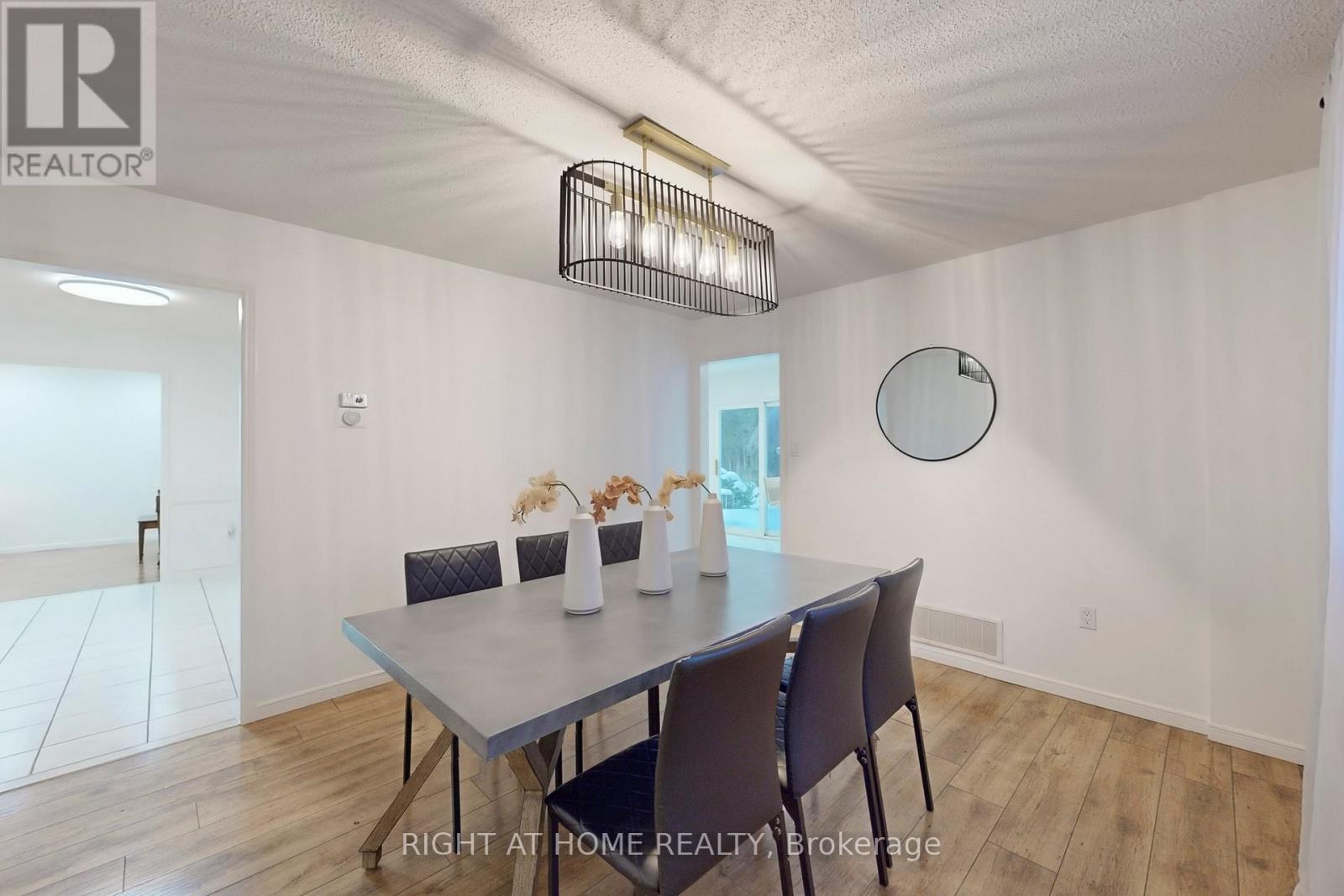 272 Hickory Circle, Oakville, Ontario  L6H 4V1 - Photo 11 - W12803528