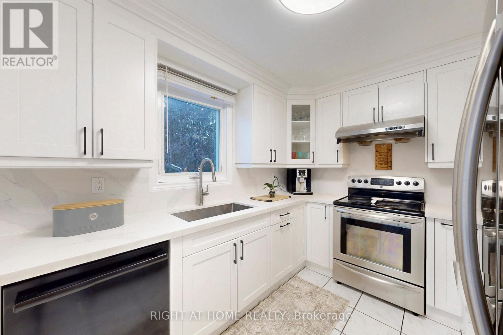 272 Hickory Circle, Oakville, Ontario  L6H 4V1 - Photo 15 - W12803528