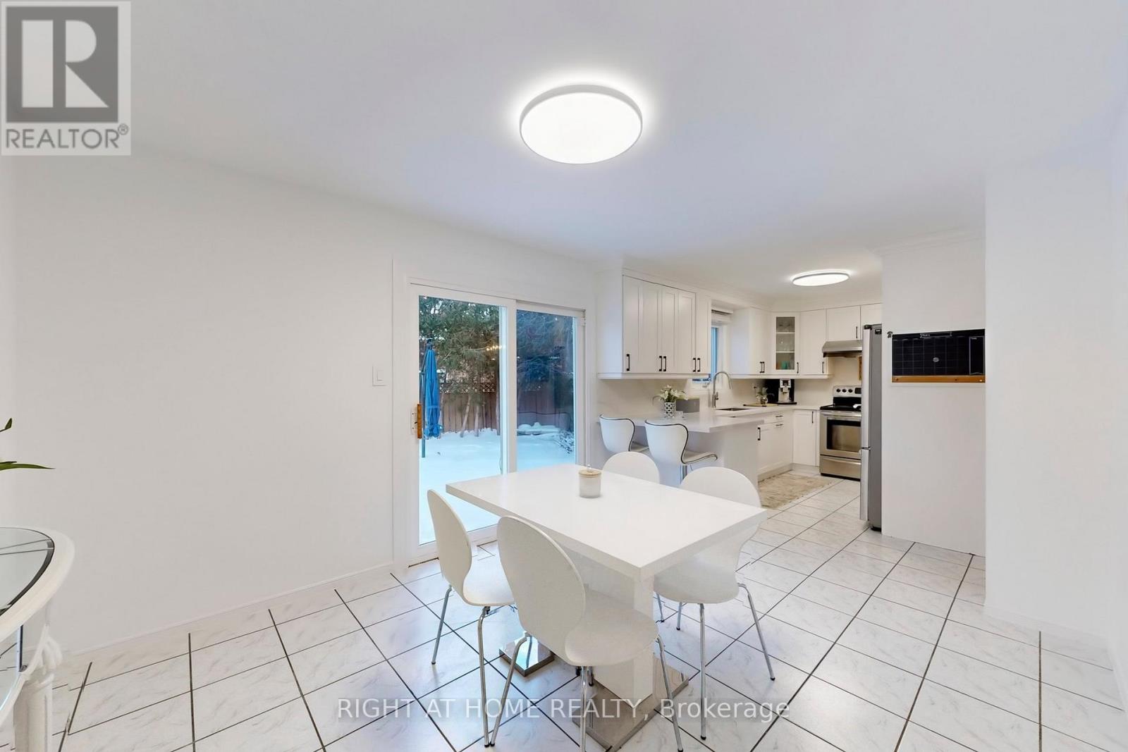 272 Hickory Circle, Oakville, Ontario  L6H 4V1 - Photo 18 - W12803528