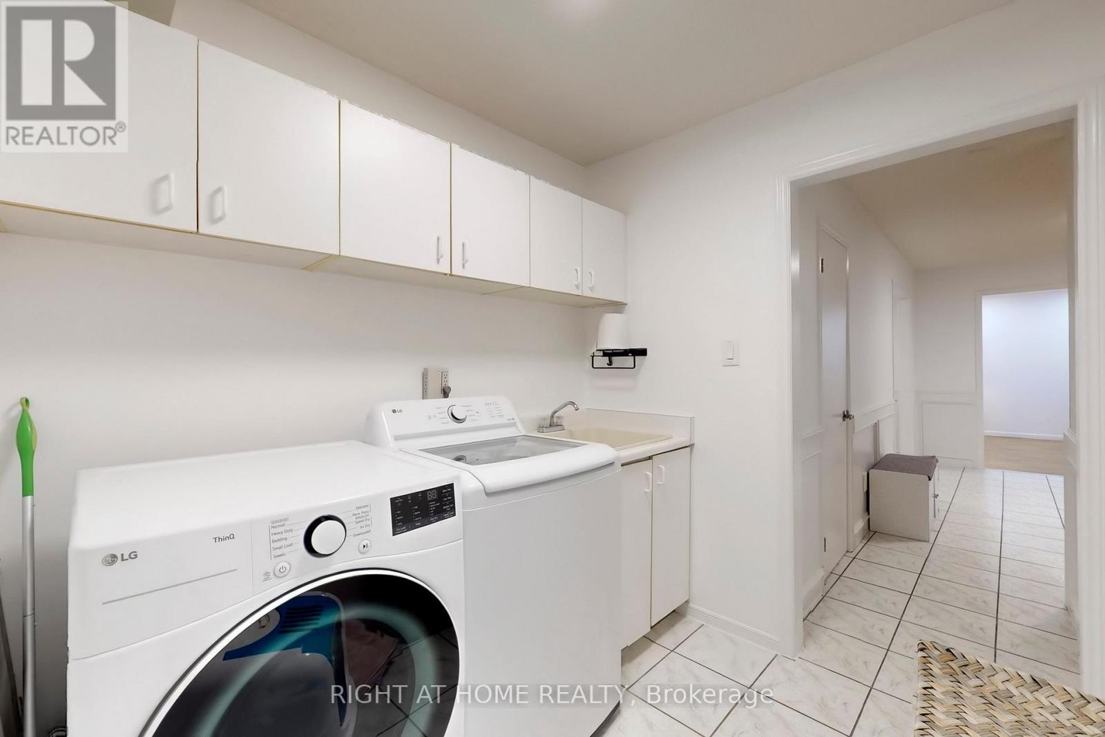 272 Hickory Circle, Oakville, Ontario  L6H 4V1 - Photo 22 - W12803528