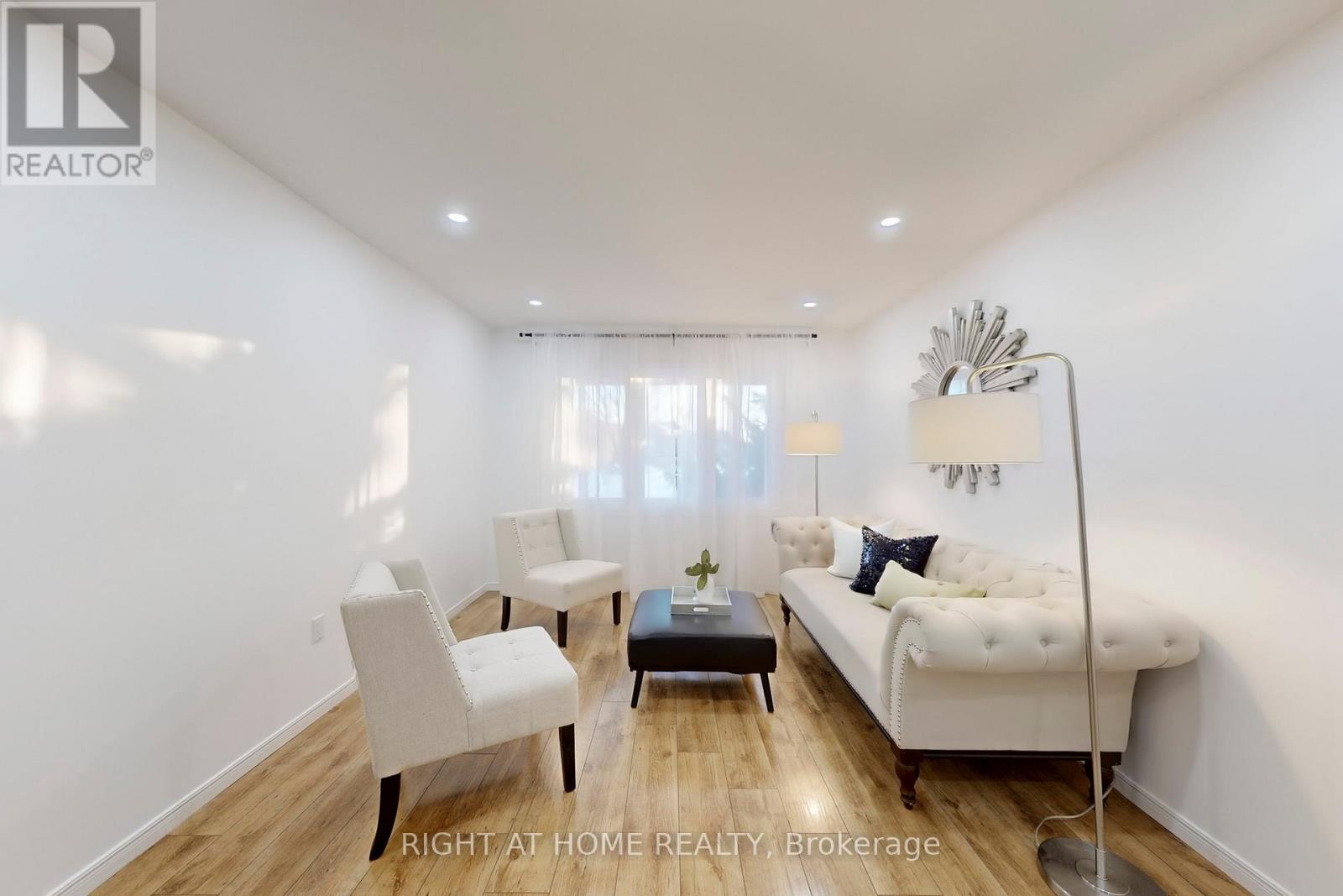 272 Hickory Circle, Oakville, Ontario  L6H 4V1 - Photo 5 - W12803528