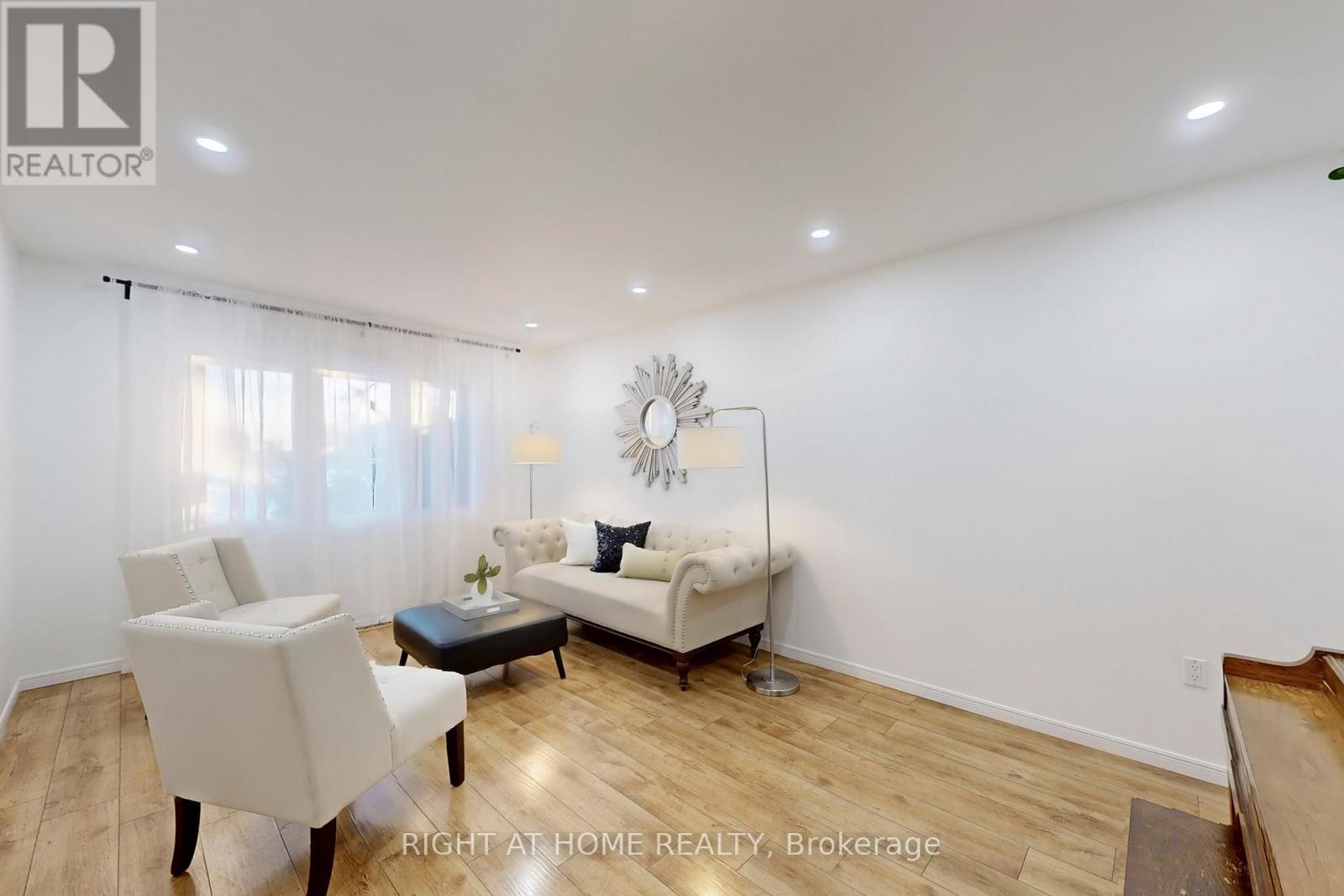 272 Hickory Circle, Oakville, Ontario  L6H 4V1 - Photo 6 - W12803528