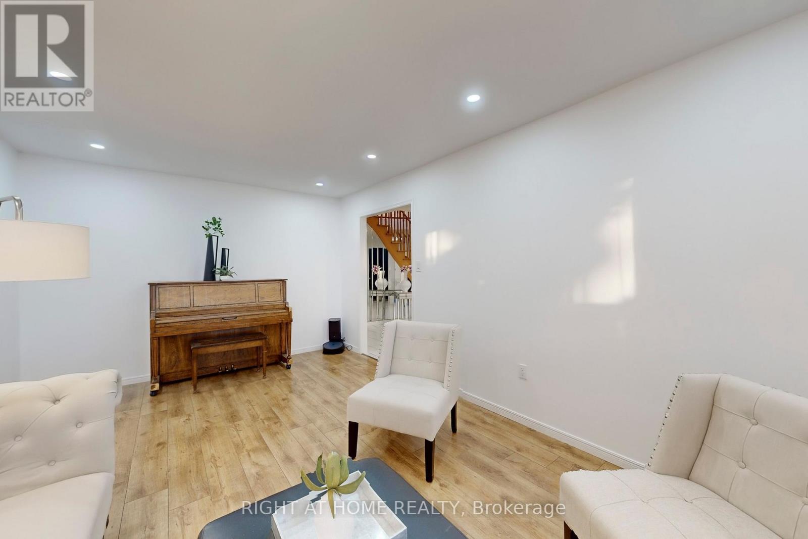 272 Hickory Circle, Oakville, Ontario  L6H 4V1 - Photo 7 - W12803528