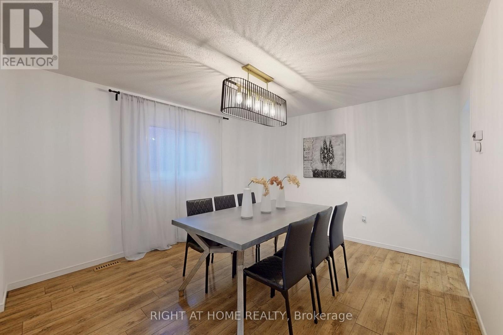 272 Hickory Circle, Oakville, Ontario  L6H 4V1 - Photo 9 - W12803528