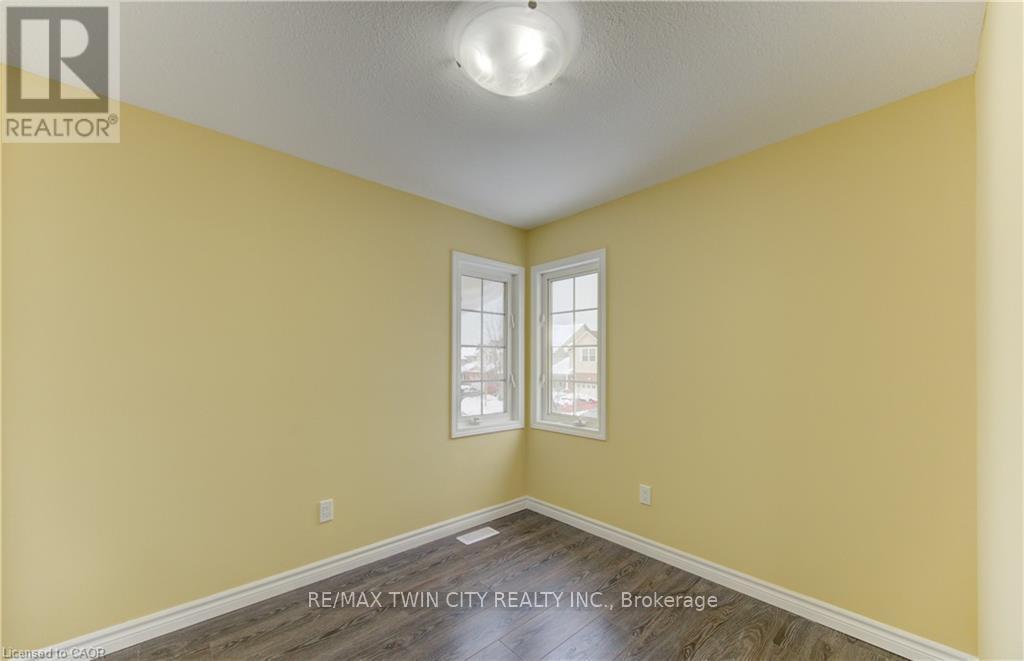 40 Red Clover Street E, Kitchener, Ontario  N2E 4G8 - Photo 30 - X12803540