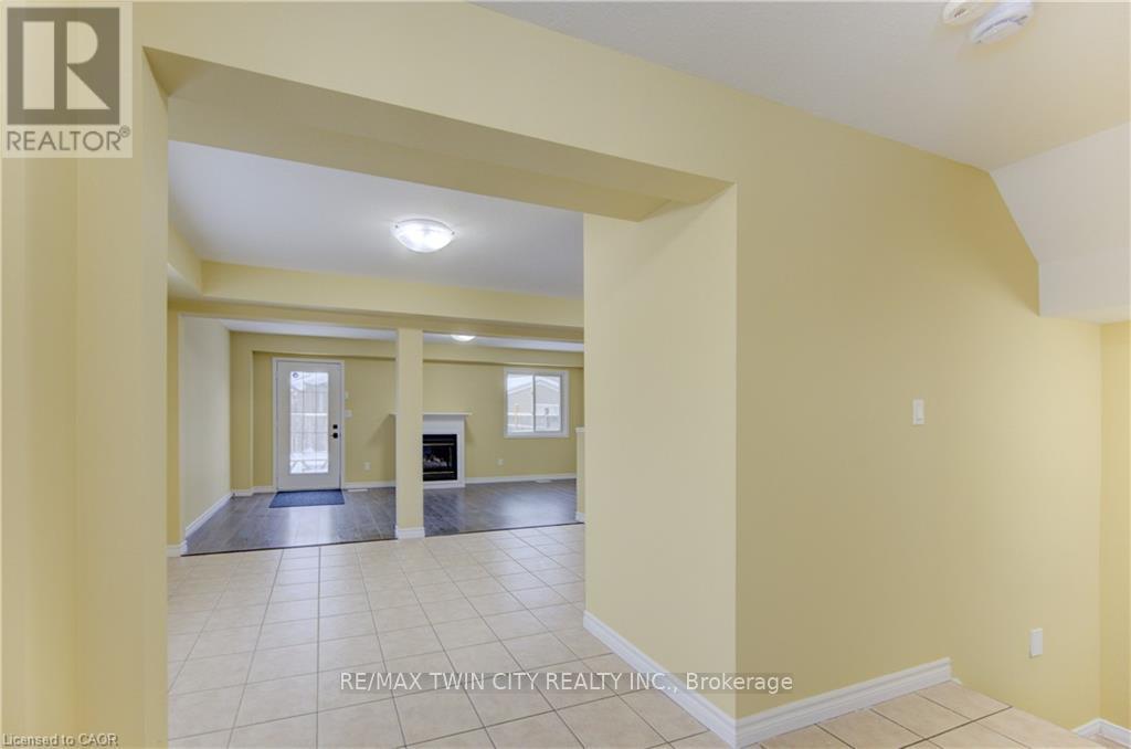 40 Red Clover Street E, Kitchener, Ontario  N2E 4G8 - Photo 7 - X12803540