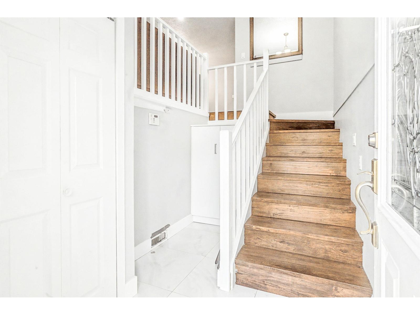 8076 139a Street, Surrey, British Columbia  V3W 8P6 - Photo 4 - R3091392