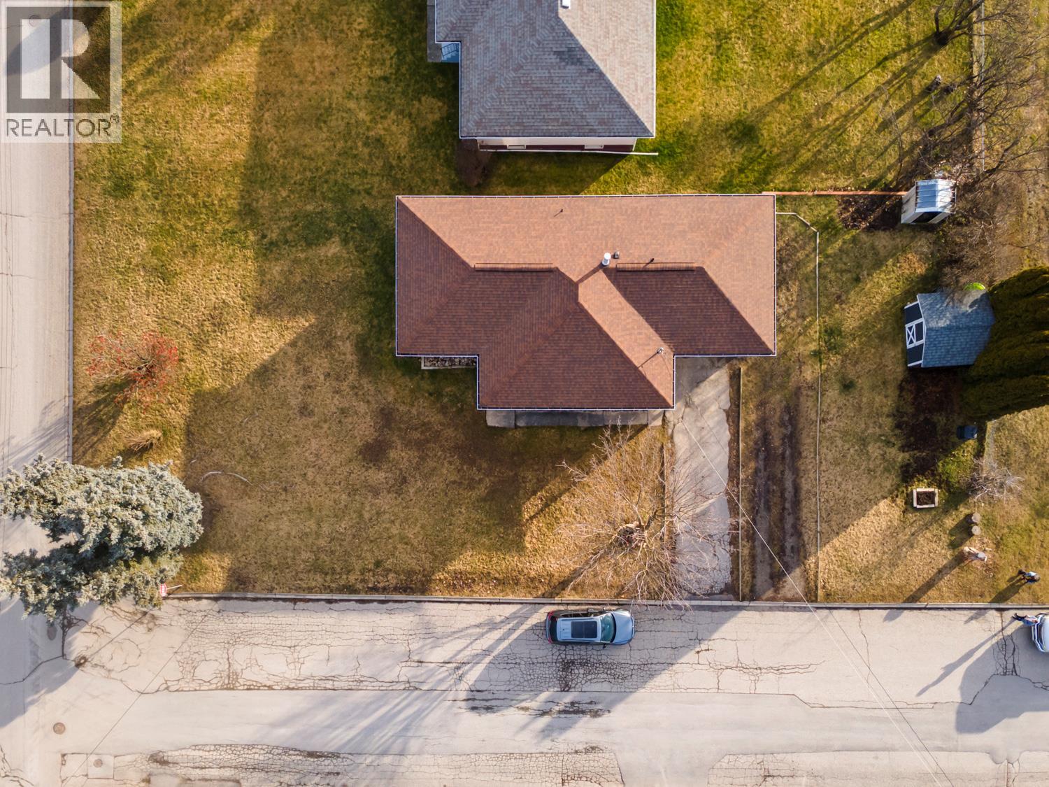 2433 Cedar Street, Creston, British Columbia  V0B 1G3 - Photo 3 - 10376224