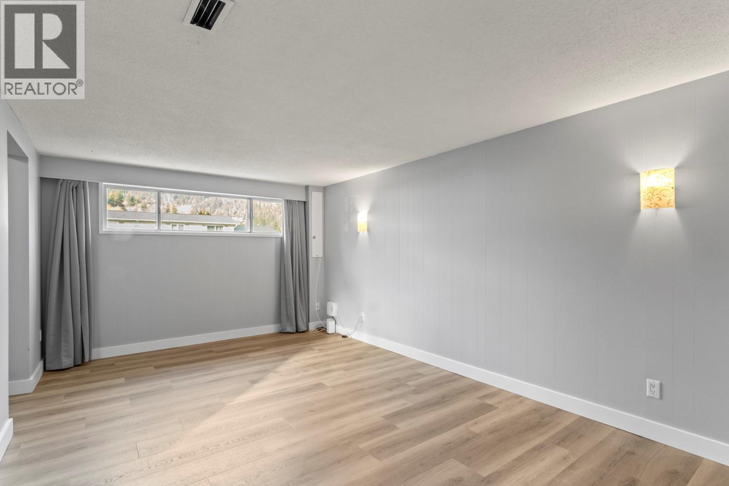 2433 Cedar Street, Creston, British Columbia  V0B 1G3 - Photo 15 - 10376224