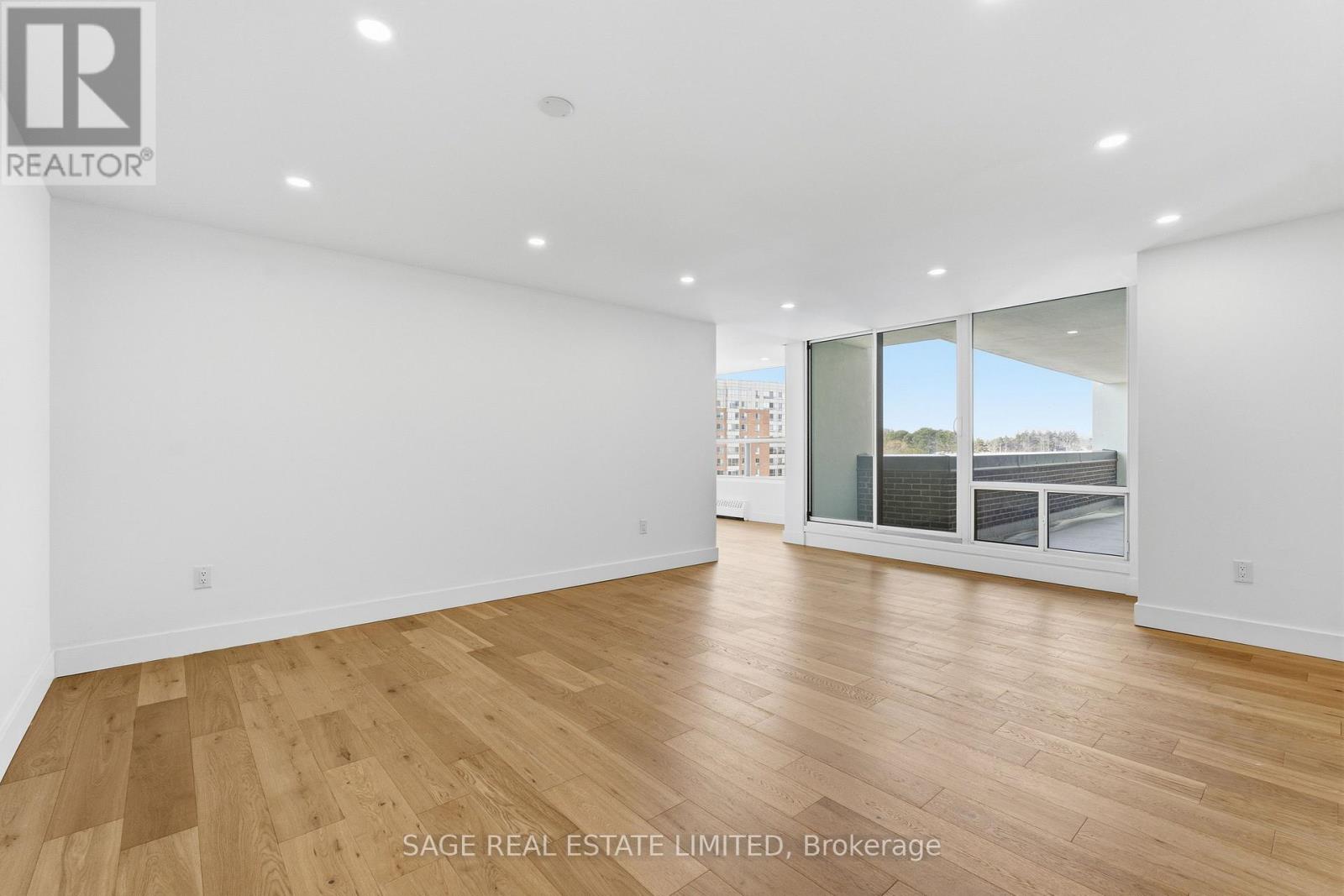 707 - 1515 Lakeshore Road E, Mississauga, Ontario  L5E 3E3 - Photo 3 - W12800210