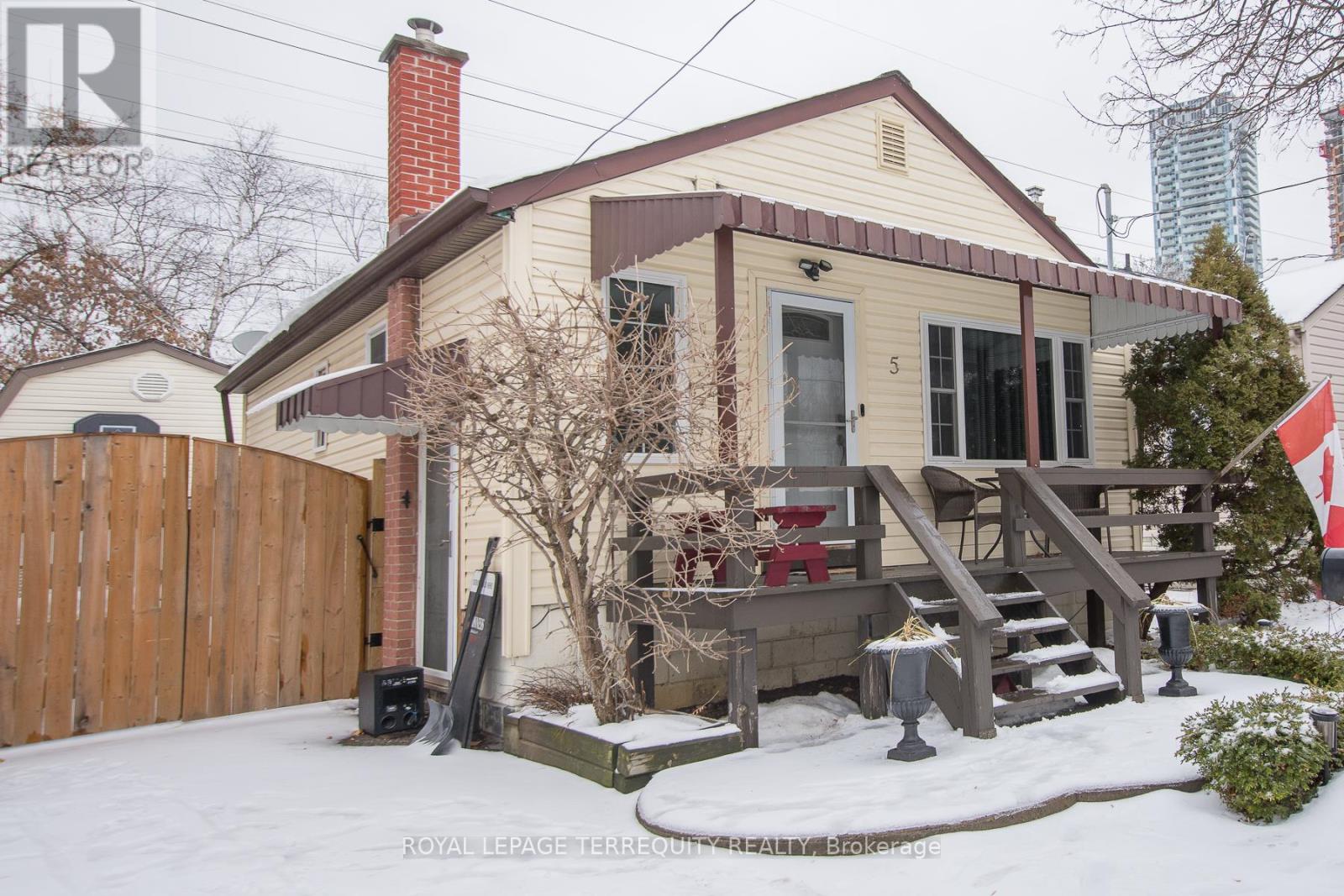 5 Acorn Avenue, Toronto, Ontario  M9B 3P7 - Photo 3 - W12800808