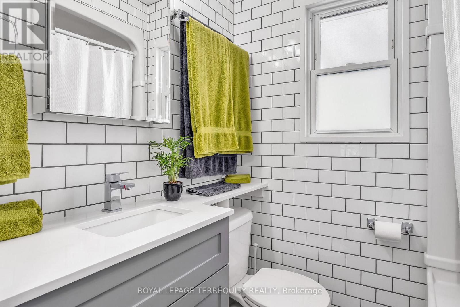 5 Acorn Avenue, Toronto, Ontario  M9B 3P7 - Photo 11 - W12800808