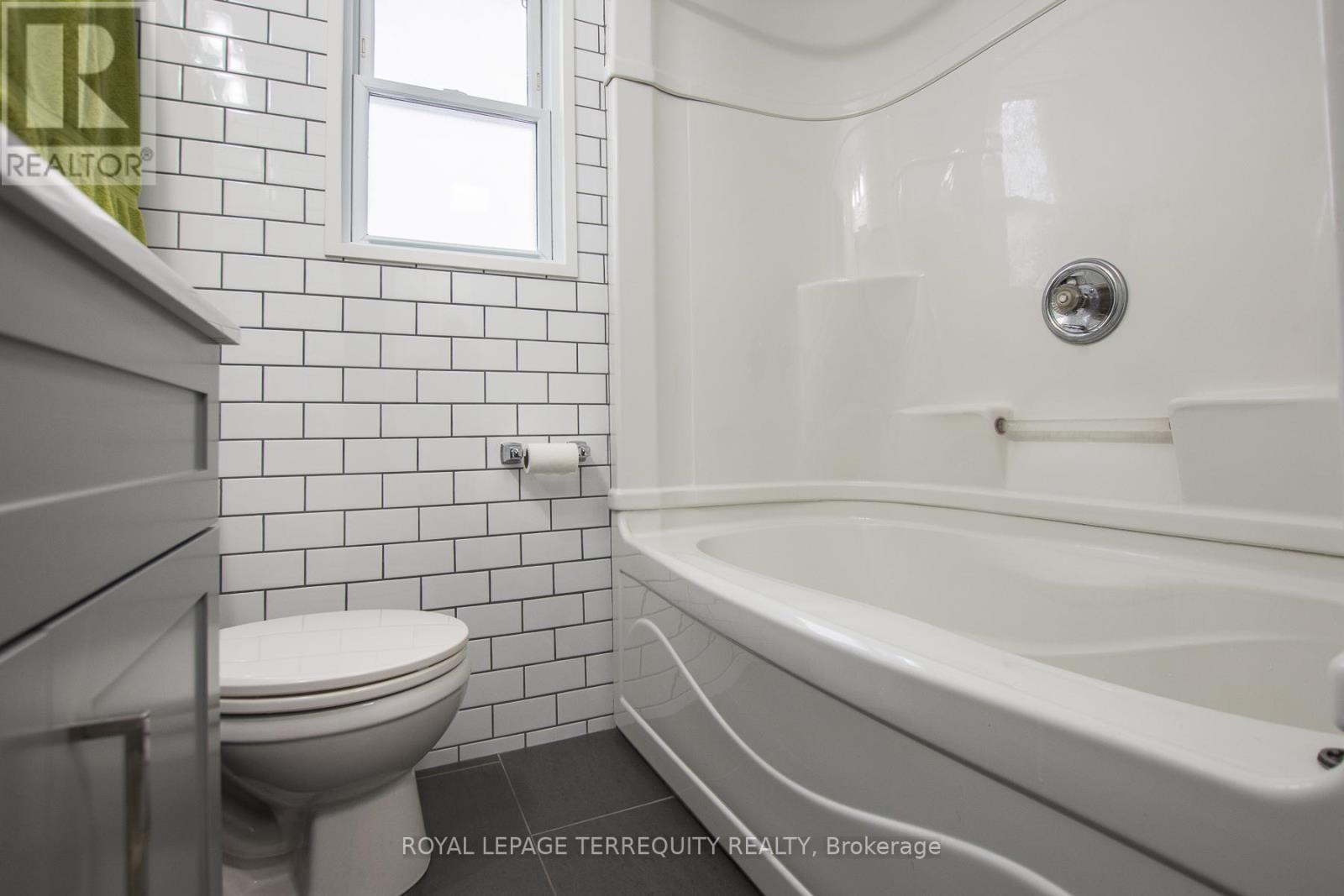 5 Acorn Avenue, Toronto, Ontario  M9B 3P7 - Photo 13 - W12800808