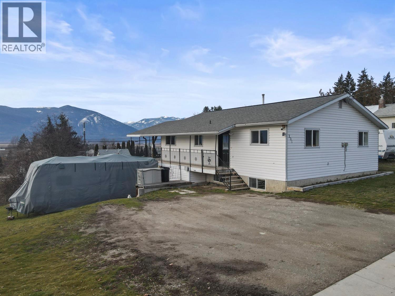 231 9th Avenue S, Creston, British Columbia  V0B 1G3 - Photo 1 - 10374992