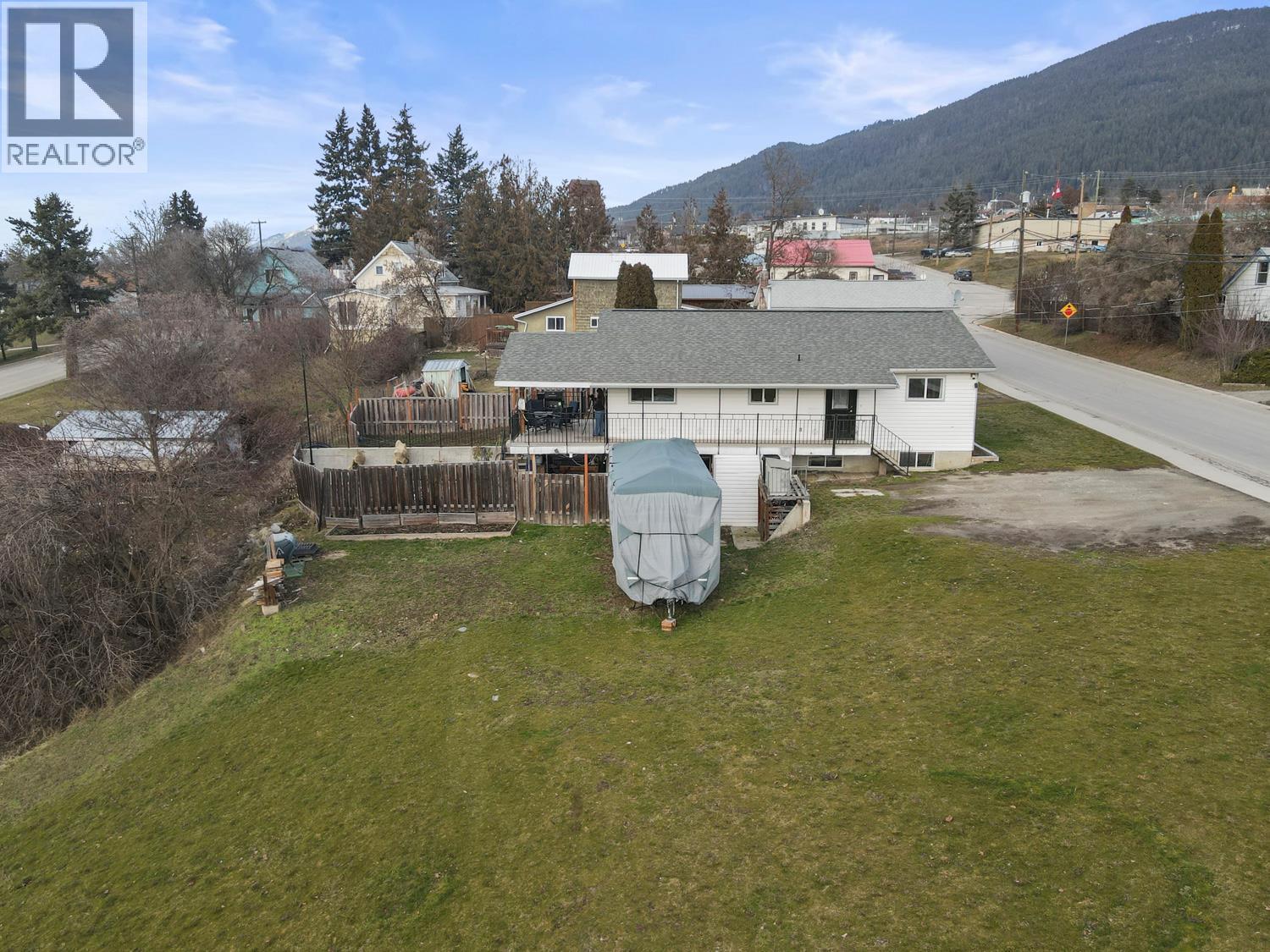 231 9th Avenue S, Creston, British Columbia  V0B 1G3 - Photo 2 - 10374992