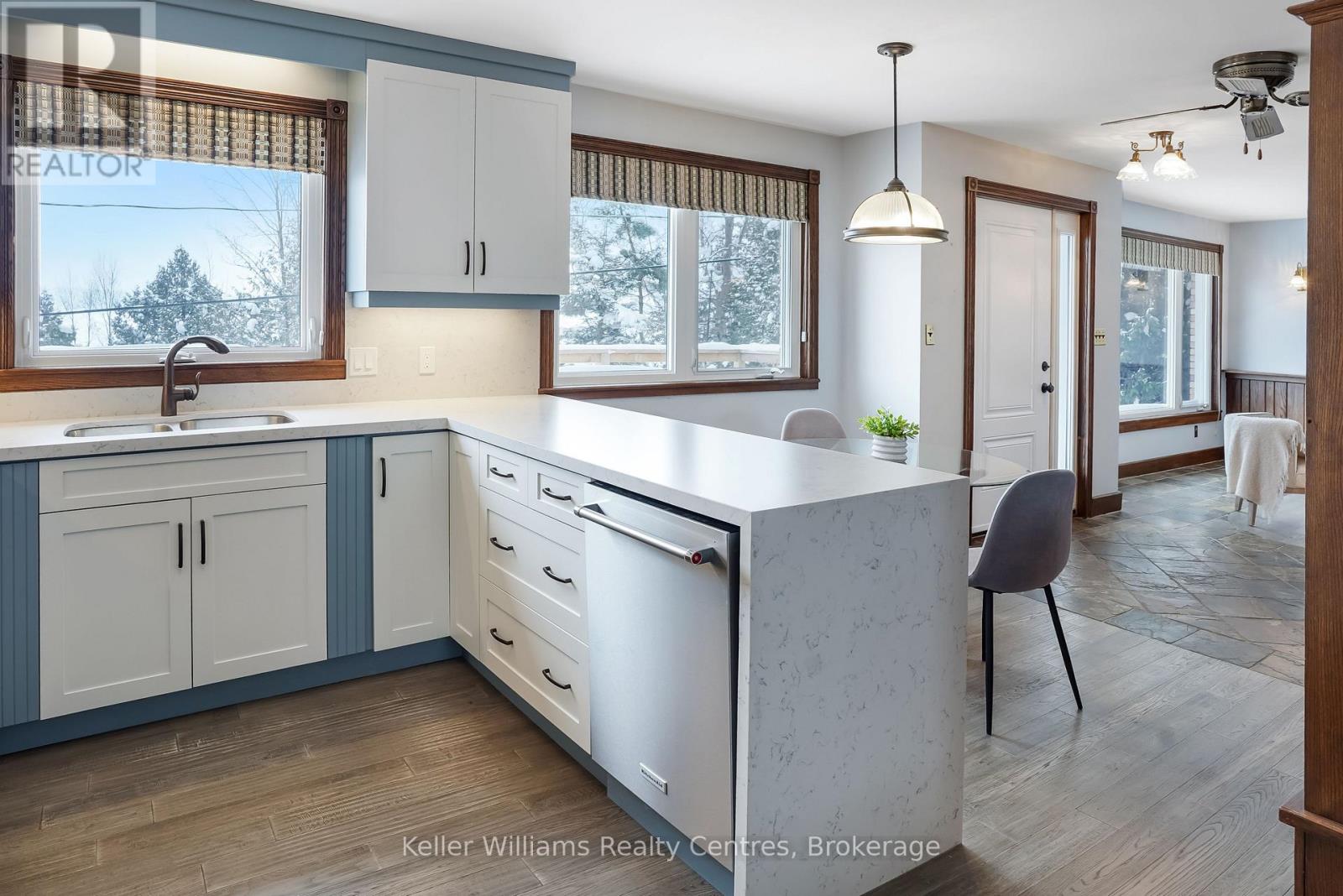 121 Mallory Beach Road, South Bruce Peninsula, Ontario  N0H 2T0 - Photo 10 - X12803590