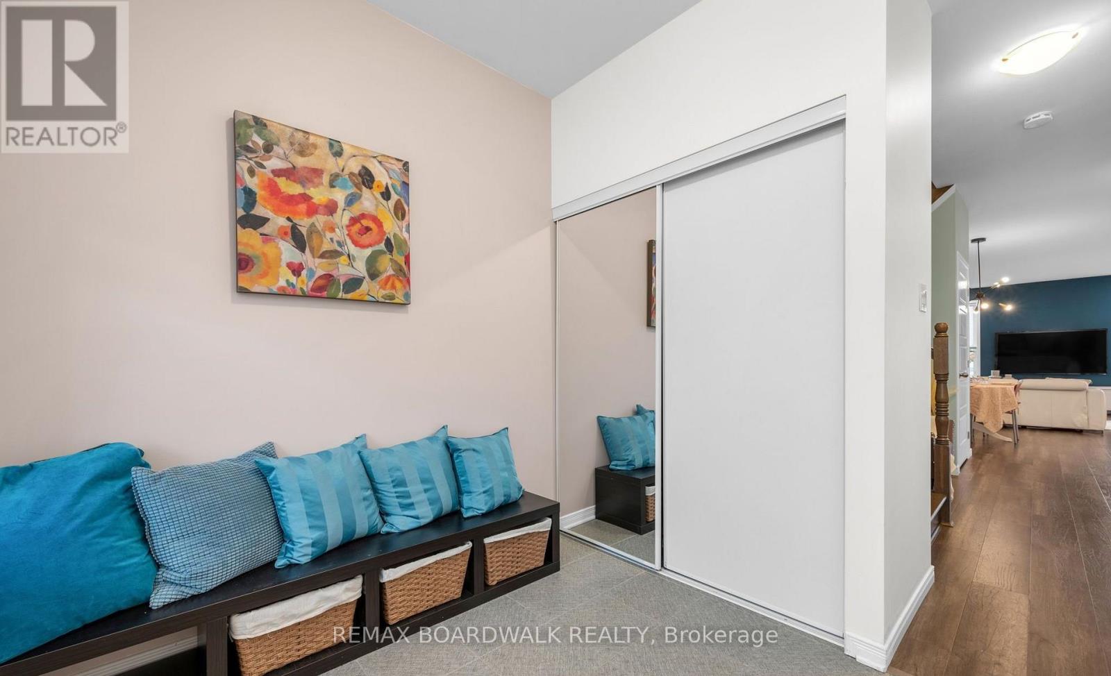 302 Haliburton Heights, Ottawa, Ontario  K2S 1S3 - Photo 3 - X12803588