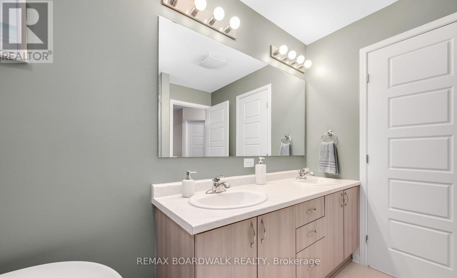 302 Haliburton Heights, Ottawa, Ontario  K2S 1S3 - Photo 39 - X12803588