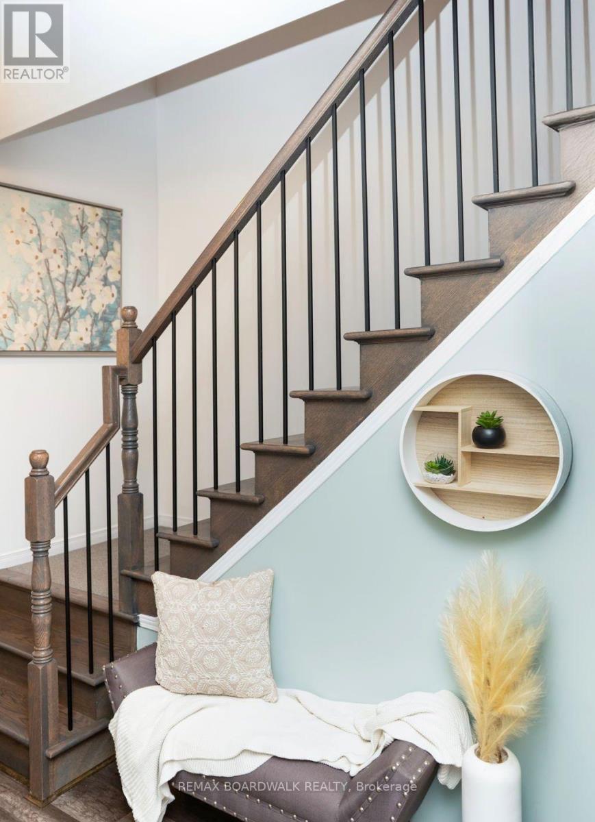 302 Haliburton Heights, Ottawa, Ontario  K2S 1S3 - Photo 4 - X12803588