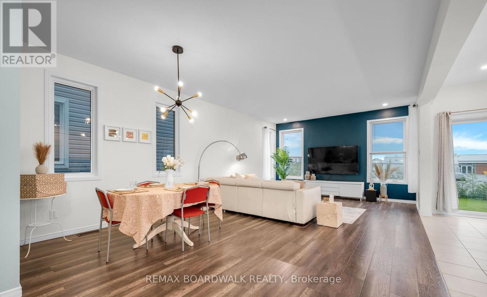 302 Haliburton Heights, Ottawa, Ontario  K2S 1S3 - Photo 6 - X12803588