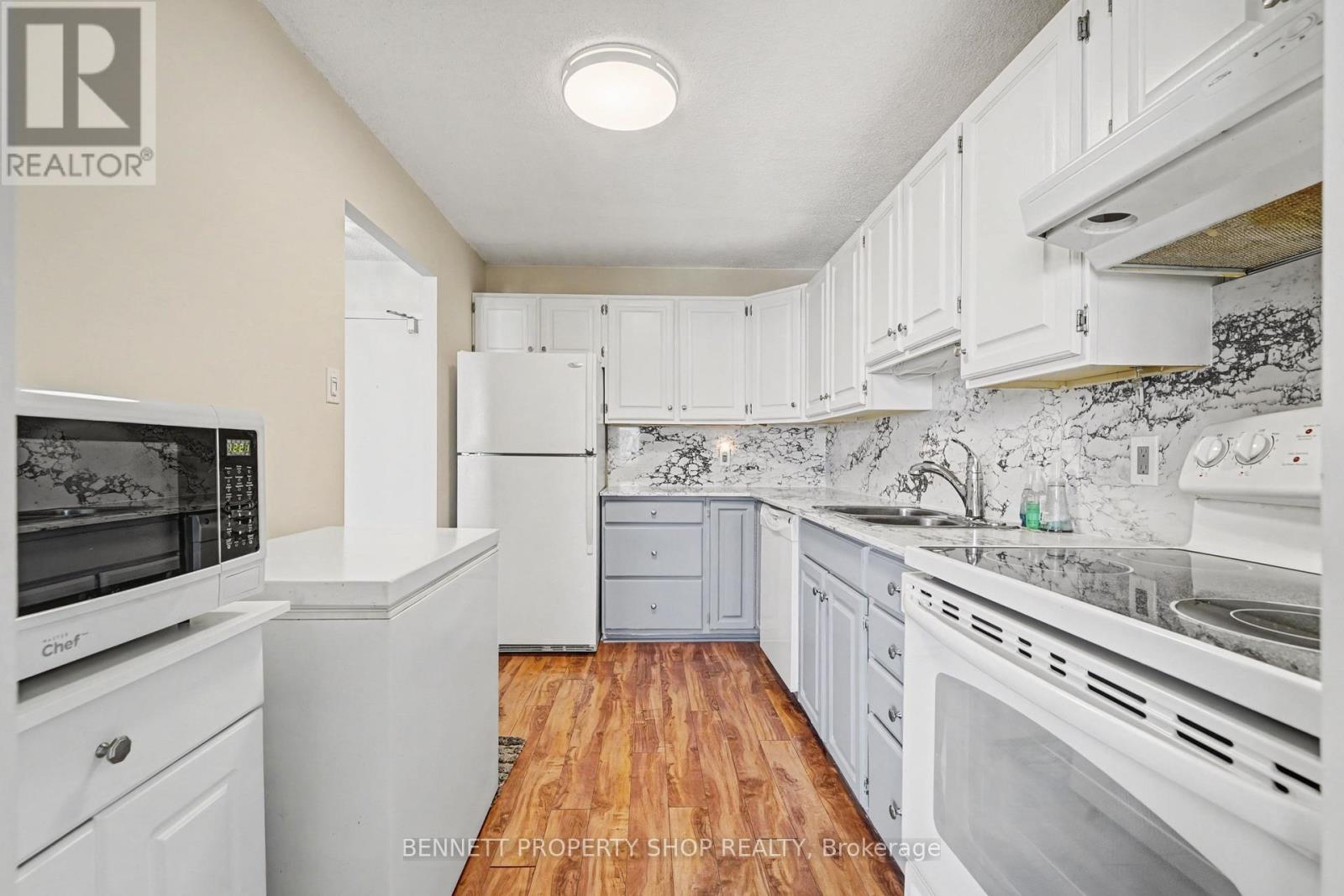 2011 - 665 Bathgate Drive, Ottawa, Ontario  K1K 3Y4 - Photo 3 - X12803660