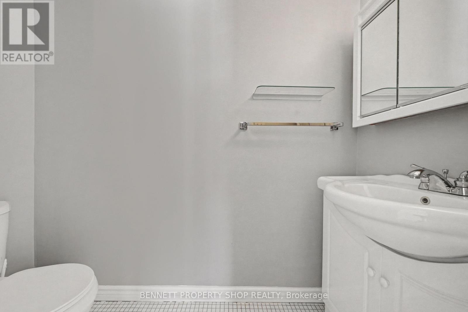 2011 - 665 Bathgate Drive, Ottawa, Ontario  K1K 3Y4 - Photo 5 - X12803660