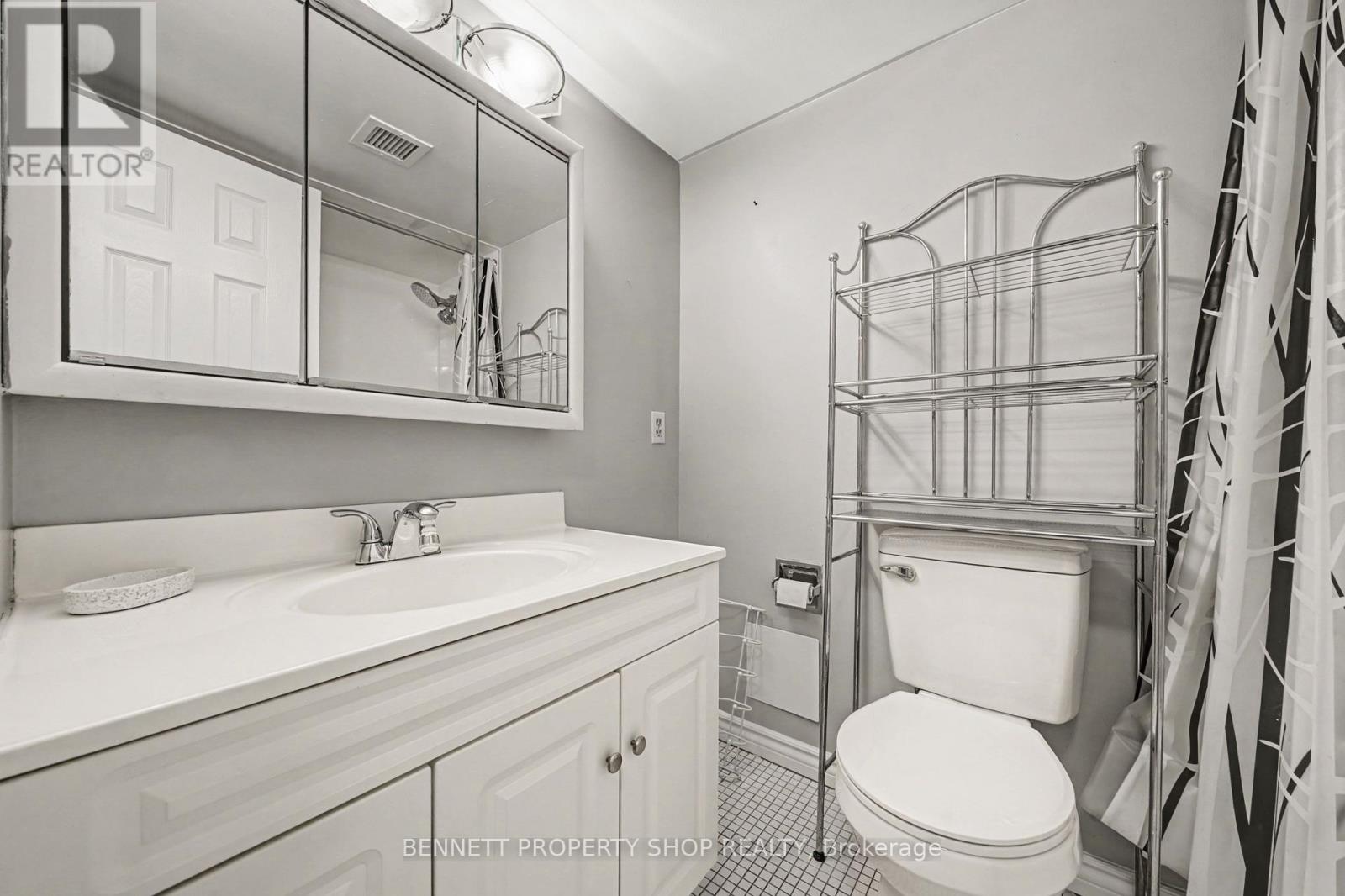 2011 - 665 Bathgate Drive, Ottawa, Ontario  K1K 3Y4 - Photo 7 - X12803660