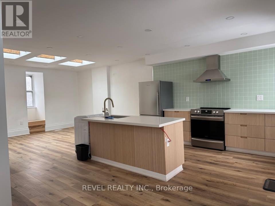 290 Gerrard Street E, Toronto, Ontario  M5A 2G4 - Photo 2 - C12803616