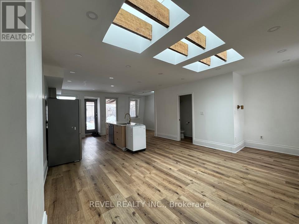 290 Gerrard Street E, Toronto, Ontario  M5A 2G4 - Photo 3 - C12803616