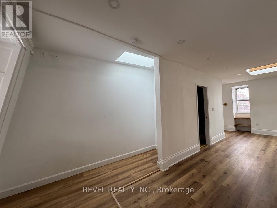 290 Gerrard Street E, Toronto, Ontario  M5A 2G4 - Photo 4 - C12803616