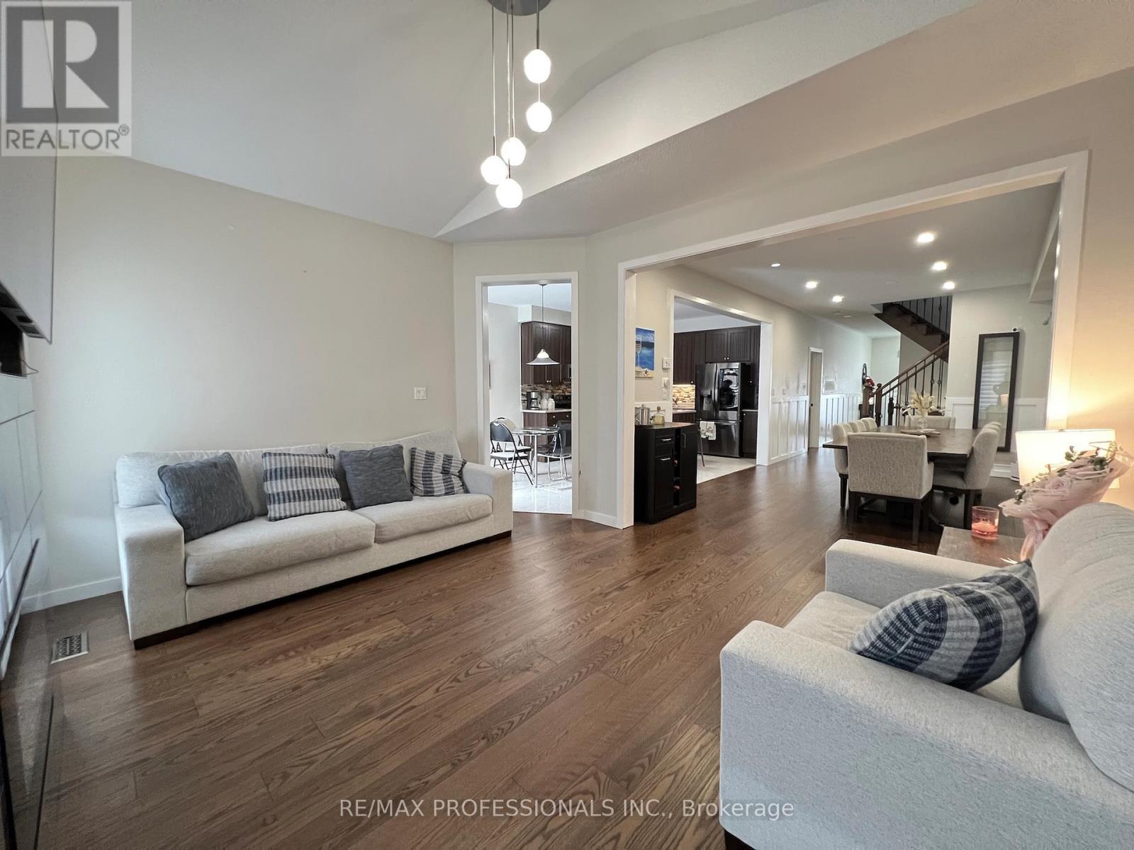 49 Liberty Street, Bradford West Gwillimbury, Ontario  L3Z 0P5 - Photo 16 - N12803598