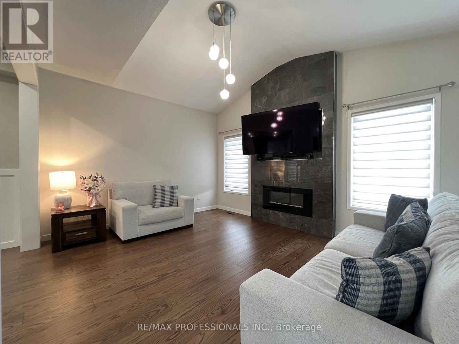 49 Liberty Street, Bradford West Gwillimbury, Ontario  L3Z 0P5 - Photo 19 - N12803598