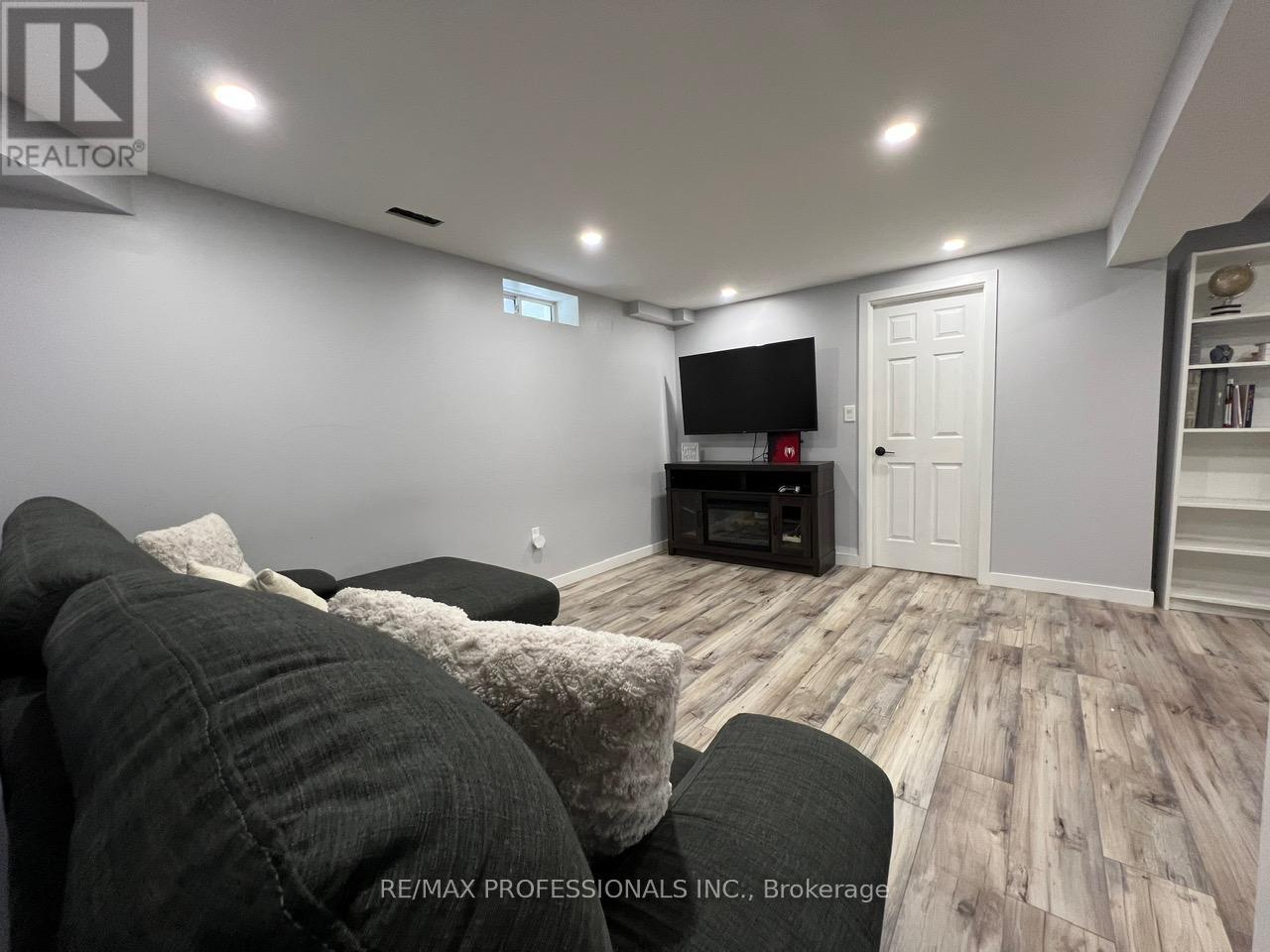 49 Liberty Street, Bradford West Gwillimbury, Ontario  L3Z 0P5 - Photo 42 - N12803598