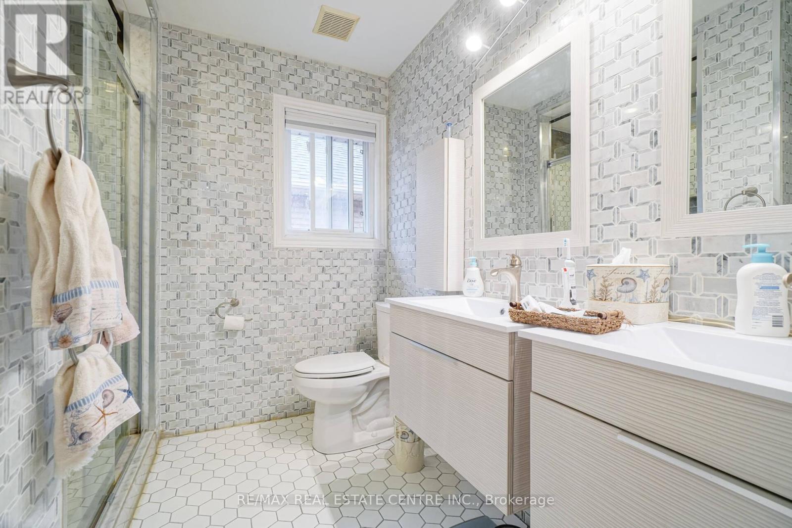 2427 Valley Heights Cres., Oakville, Ontario  L6H 6X2 - Photo 20 - W12802264