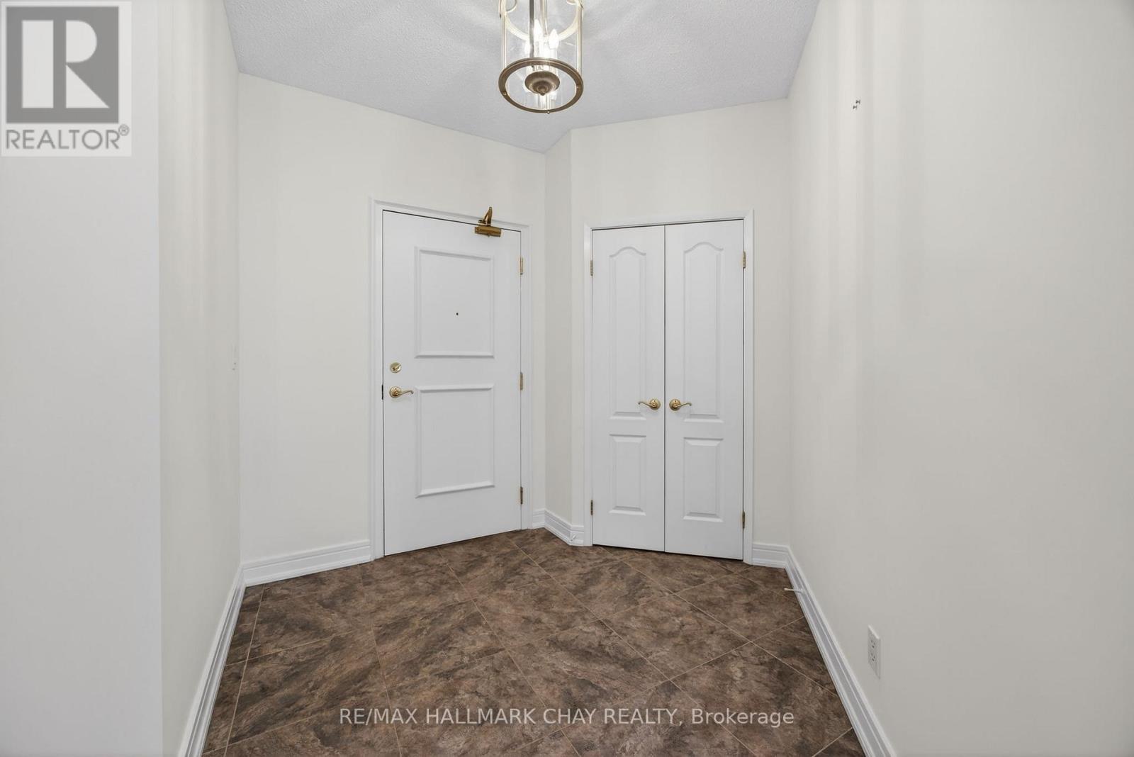 1205 - 2 Toronto Street, Barrie (City Centre), Ontario  L4N 9R2 - Photo 6 - S12803634