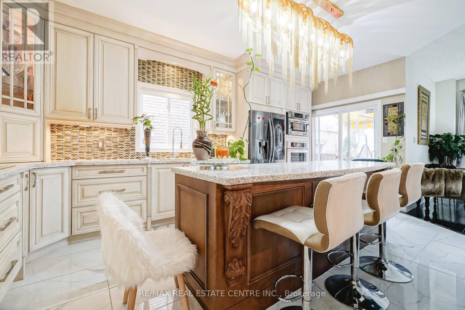 2427 Valley Heights Cres., Oakville, Ontario  L6H 6X2 - Photo 6 - W12802264