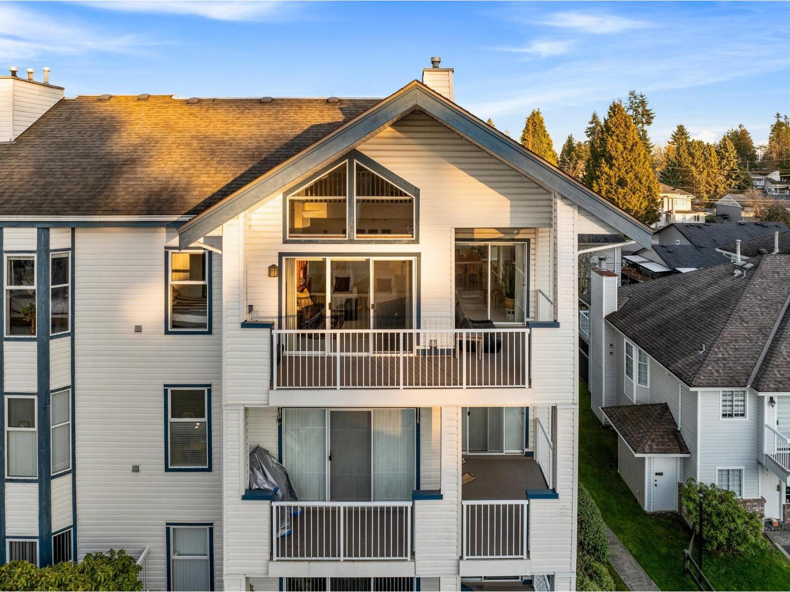 319 13918 72 Avenue, Surrey, British Columbia  V3W 0T4 - Photo 3 - R3091771