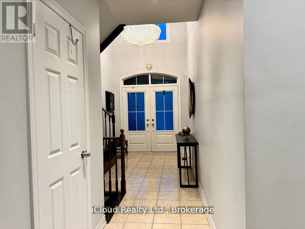 27 Tysonville Circle, Brampton (Northwest Brampton), Ontario  L7A 4A6 - Photo 4 - W12803594