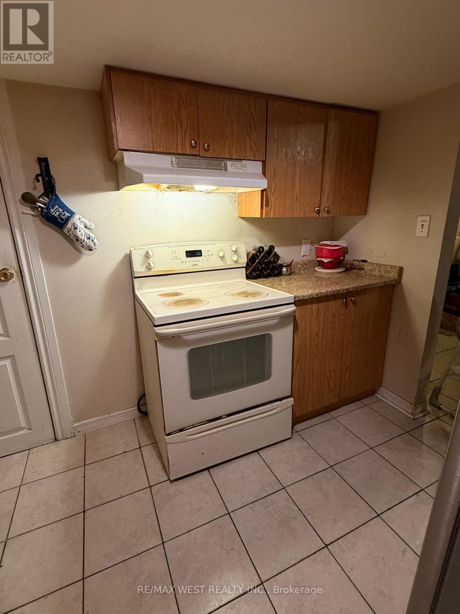 Bsmt - 49 Sandmere Avenue, Brampton, Ontario  L6Z 4A2 - Photo 3 - W12803600