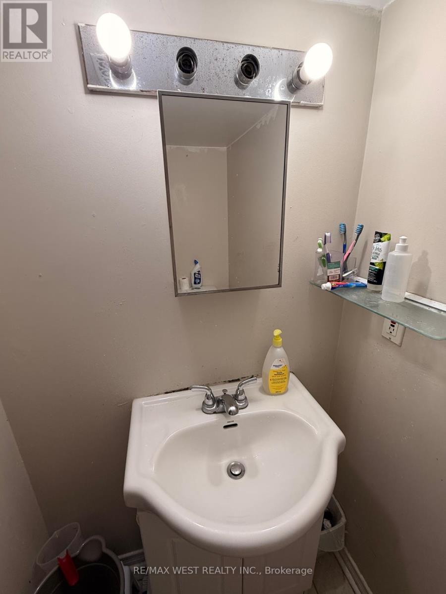 Bsmt - 49 Sandmere Avenue, Brampton, Ontario  L6Z 4A2 - Photo 7 - W12803600