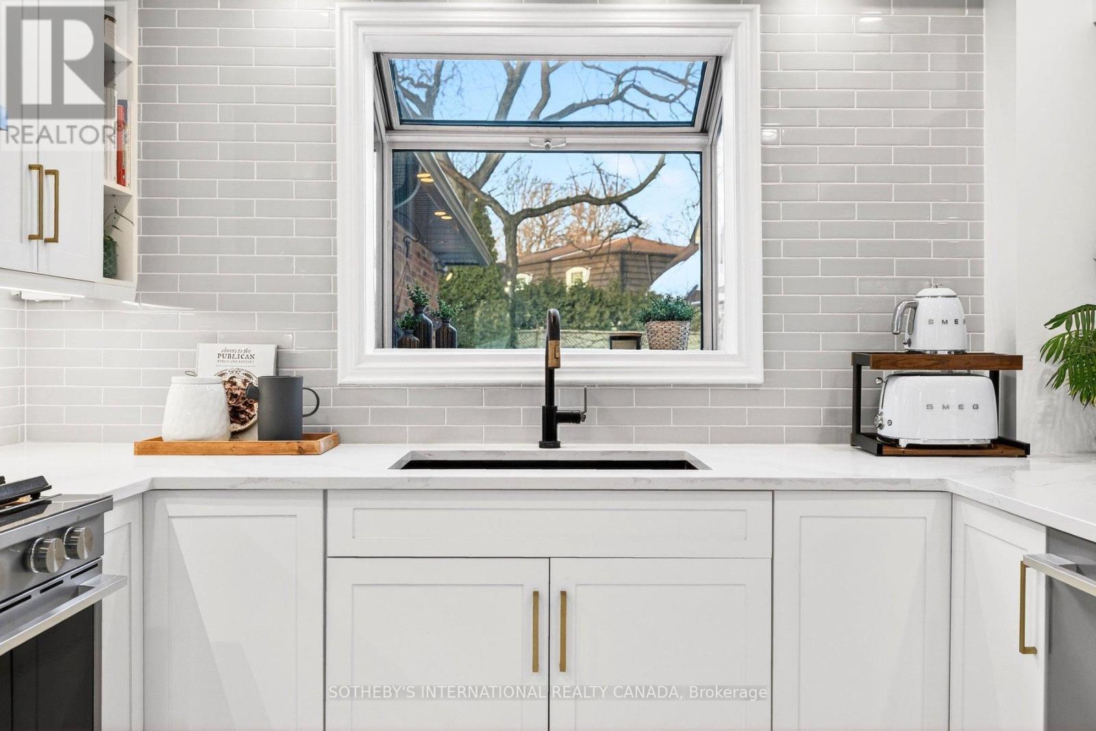 1905 Four Seasons Drive, Burlington, Ontario  L7P 3B1 - Photo 12 - W12803610