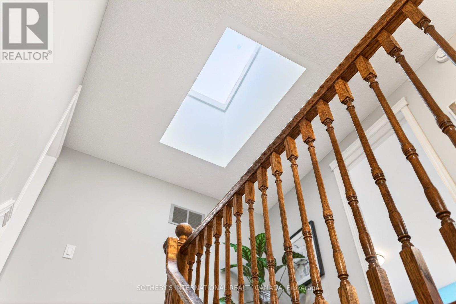 1905 Four Seasons Drive, Burlington, Ontario  L7P 3B1 - Photo 19 - W12803610