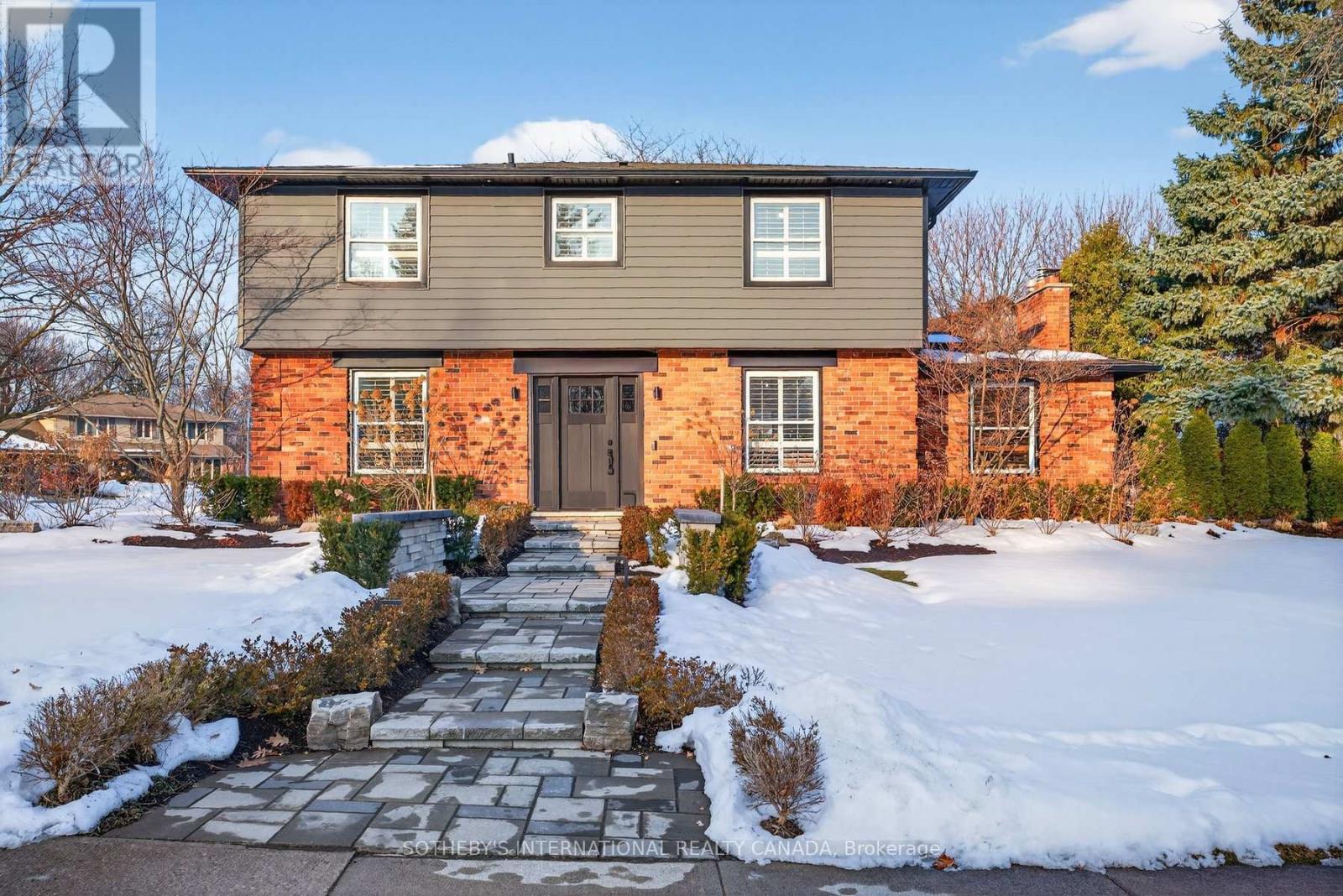 1905 Four Seasons Drive, Burlington, Ontario  L7P 3B1 - Photo 2 - W12803610