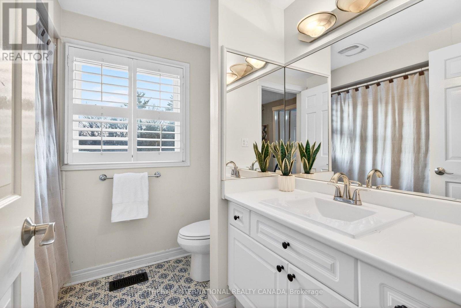 1905 Four Seasons Drive, Burlington, Ontario  L7P 3B1 - Photo 25 - W12803610