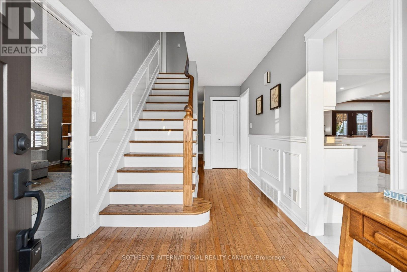 1905 Four Seasons Drive, Burlington, Ontario  L7P 3B1 - Photo 6 - W12803610