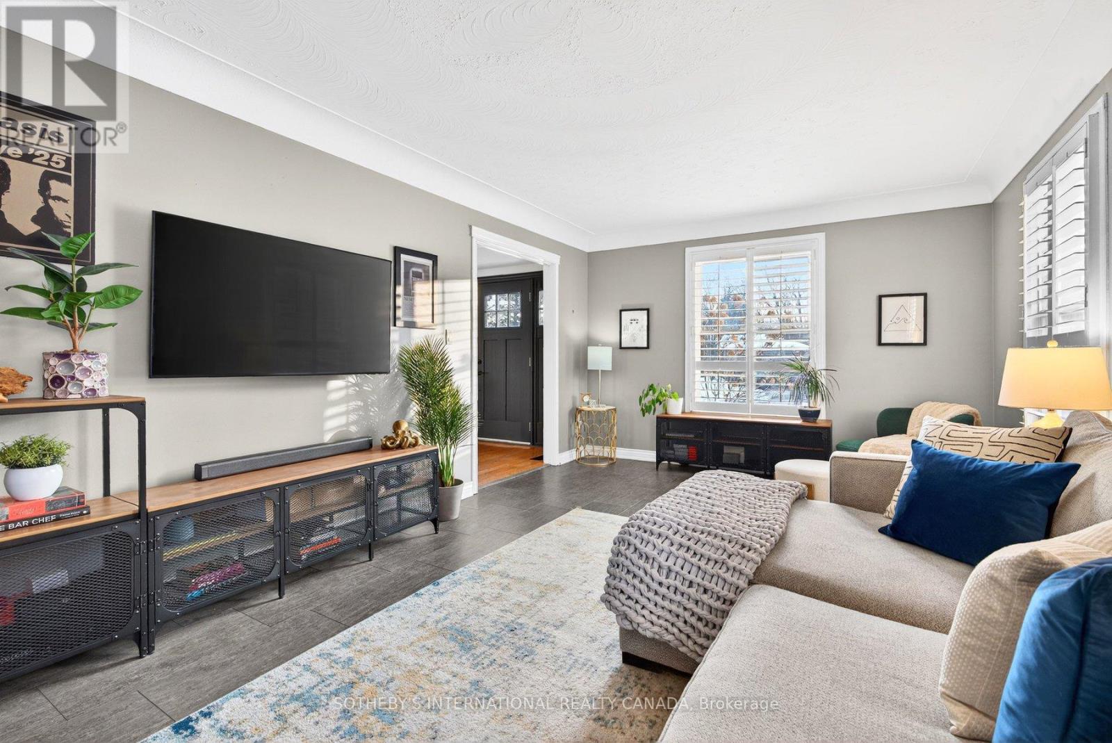 1905 Four Seasons Drive, Burlington, Ontario  L7P 3B1 - Photo 9 - W12803610