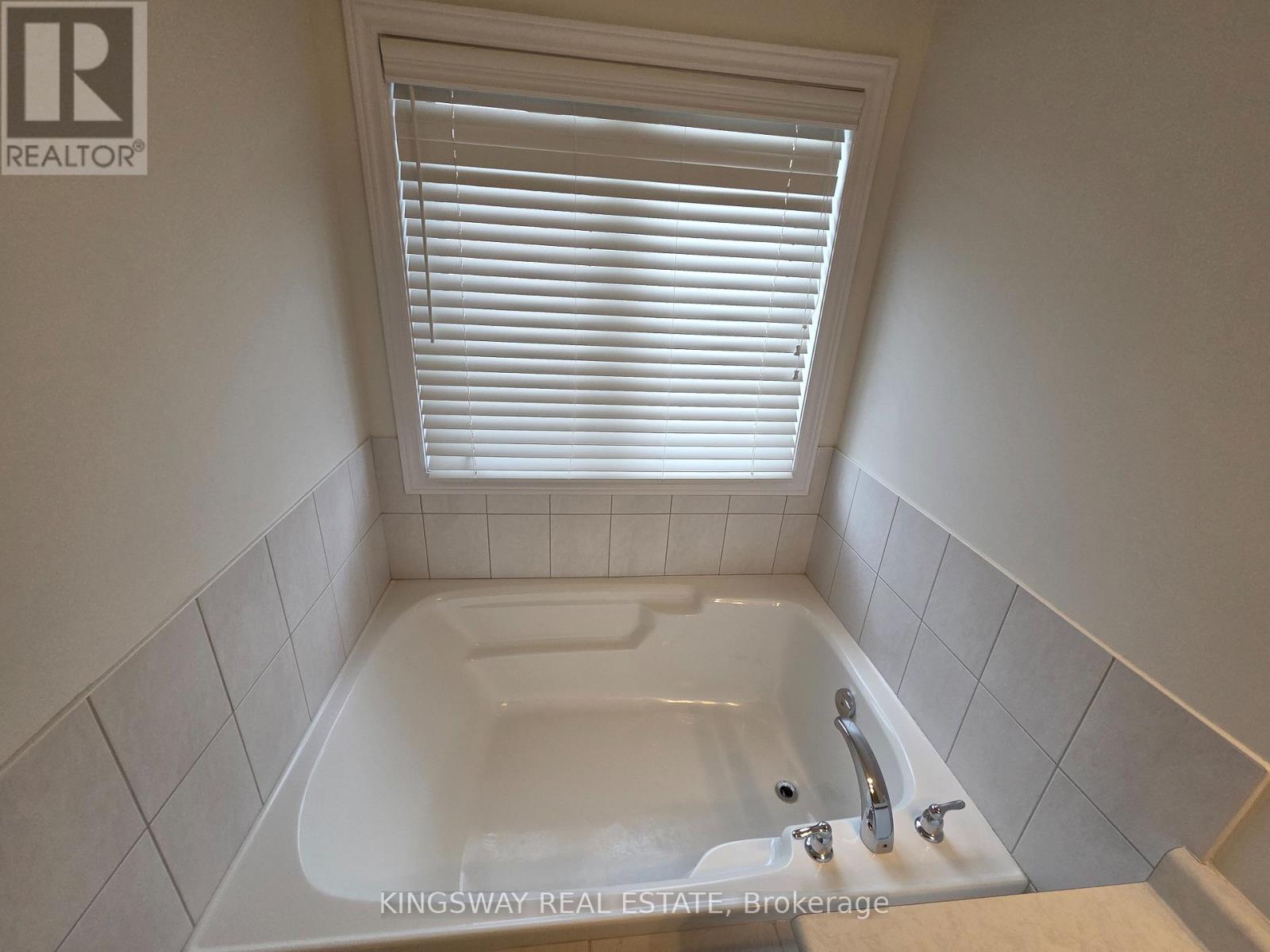 Upper - 839 Miltonbrook Crescent, Milton, Ontario  L9T 8N2 - Photo 23 - W12795020