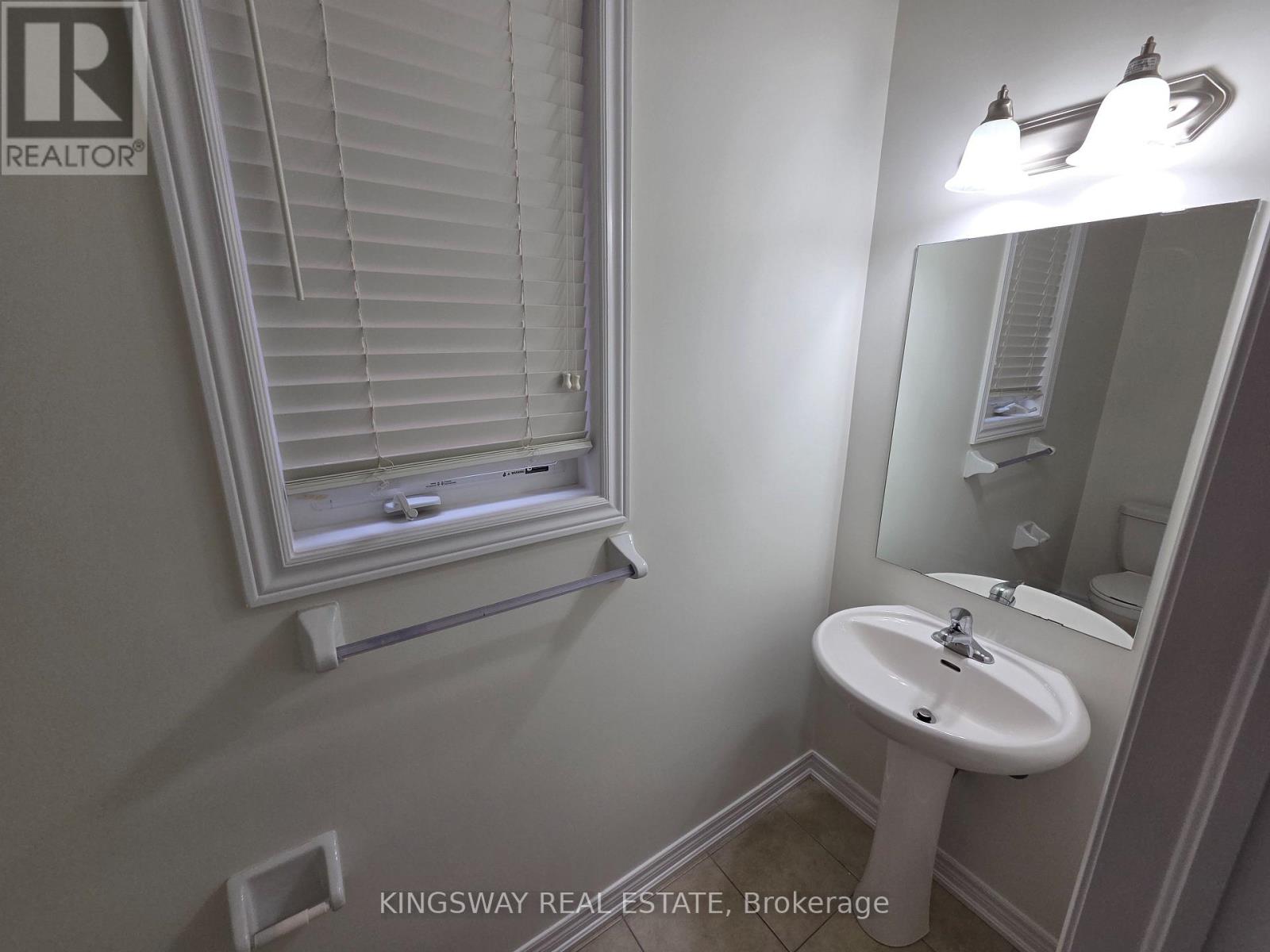 Upper - 839 Miltonbrook Crescent, Milton, Ontario  L9T 8N2 - Photo 6 - W12795020