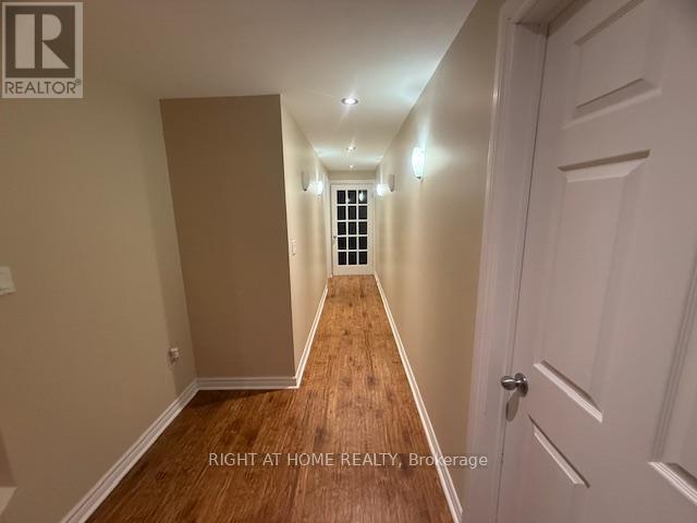 5923 Blue Spruce Avenue, Burlington, Ontario  L7L 6T3 - Photo 18 - W12803288